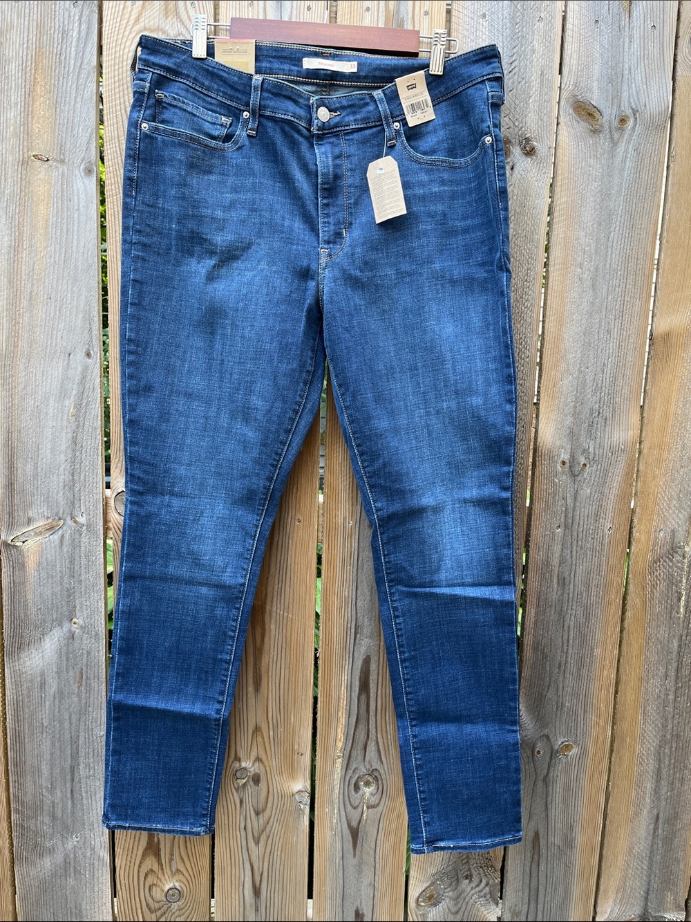 Levi's 711 Shaping Skinny Jeans in Medium Wash Size W33 L30 NWT
